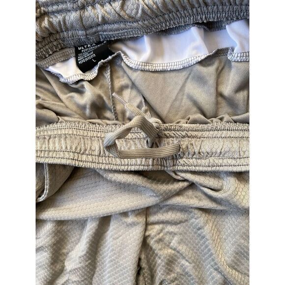 NWT! Ultra Performance Gray White Sports Basketball Shorts Large - Picture 3 of 8